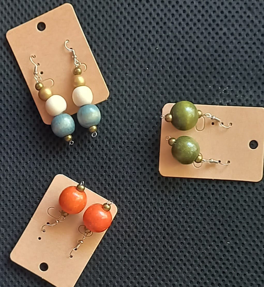 Short earings